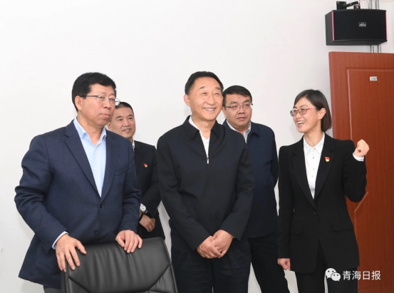 省委副書記、代省長劉寧在副省長王黎明等領(lǐng)導(dǎo)的陪同下視察物產(chǎn)集團(tuán)