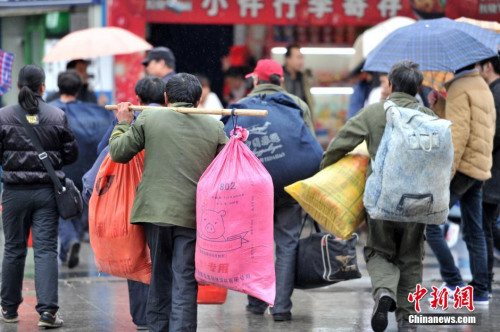 聚焦春節(jié)“恐歸族”：近鄉(xiāng)情怯，恐懼何來？(圖)